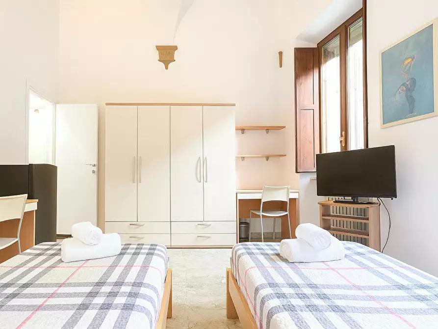 Immagine 4 di Camera condivisa in affitto  in Via del Porrione a Siena