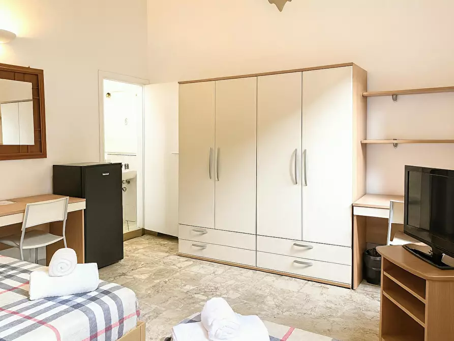 Immagine 6 di Camera condivisa in affitto  in Via del Porrione a Siena