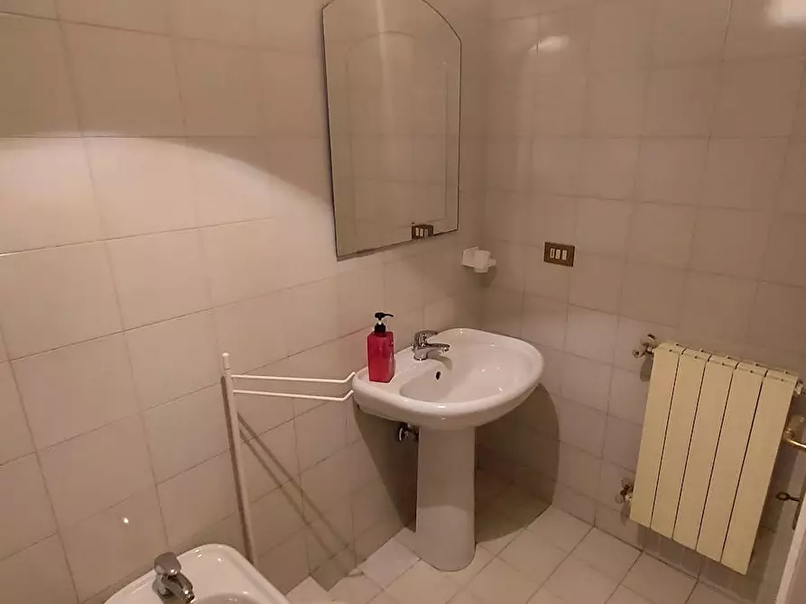 Immagine 5 di Camera in affitto  in Via Vallerozzi a Siena