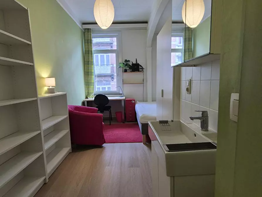 Immagine 1 di Camera in affitto  in Rue de Haerne a Etterbeek