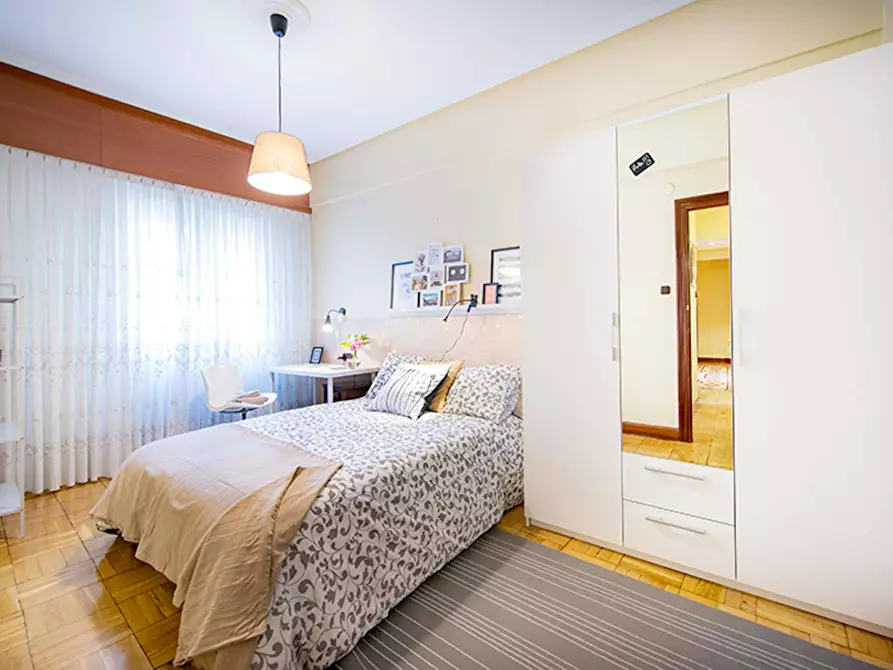 Immagine 1 di Camera in affitto  in Elexabarri Kalea a Bilbao