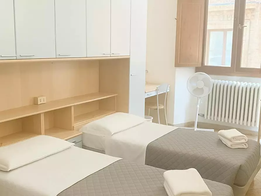 Immagine 1 di Camera condivisa in affitto  in Via del Porrione a Siena