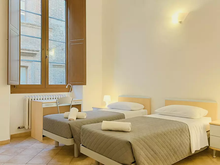 Immagine 10 di Camera condivisa in affitto  in Via del Porrione a Siena