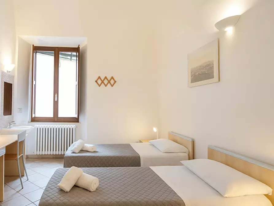 Immagine 3 di Camera condivisa in affitto  in Via del Porrione a Siena