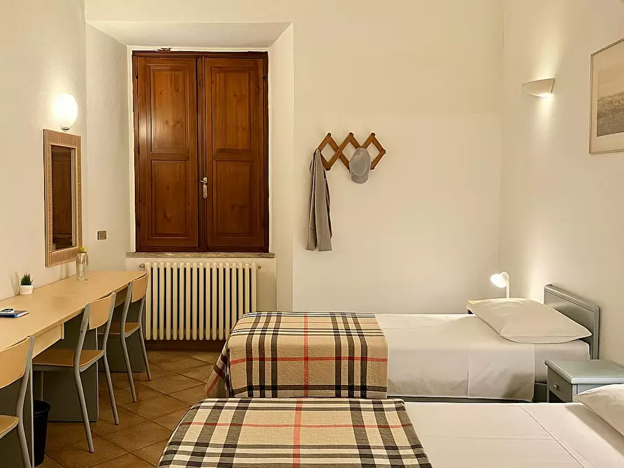 Immagine 6 di Camera condivisa in affitto  in Via del Porrione a Siena