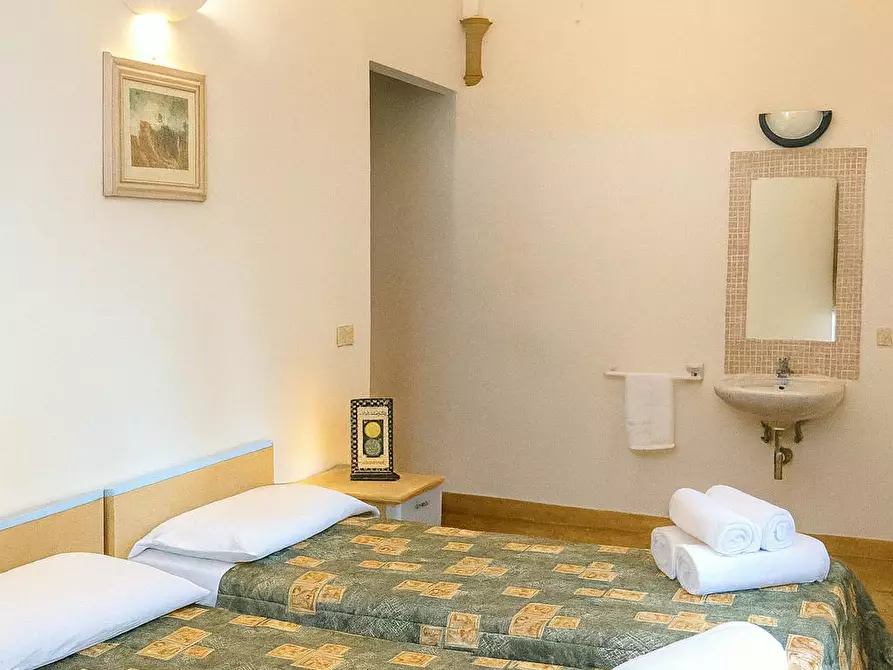 Immagine 5 di Camera condivisa in affitto  in Via del Porrione a Siena