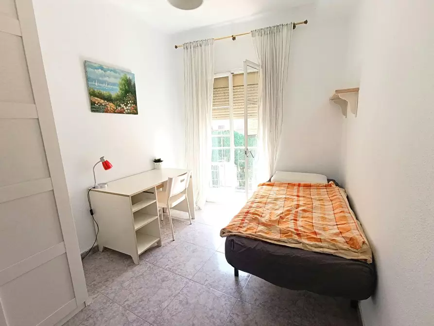 Immagine 1 di Camera in affitto  in Calle Leoncillos a Sevilla