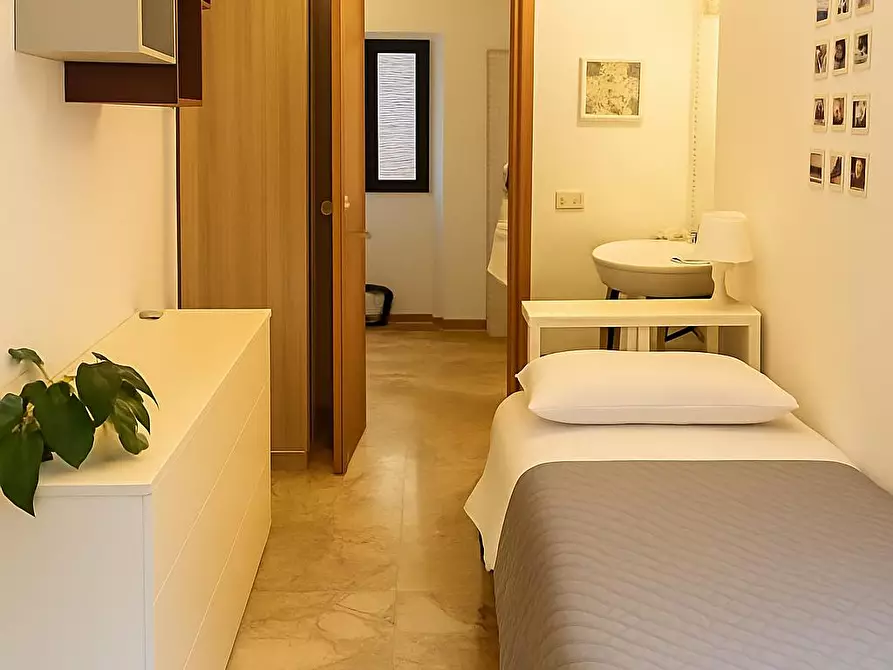 Immagine 3 di Camera in affitto  in Via del Porrione a Siena