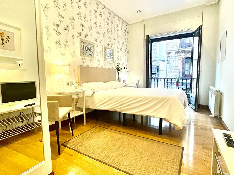 Immagine 2 di Camera in affitto  in Aita Lojendio Kalea a Bilbao