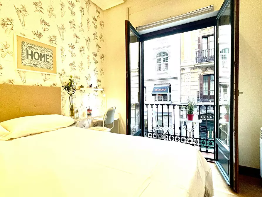 Immagine 4 di Camera in affitto  in Aita Lojendio Kalea a Bilbao