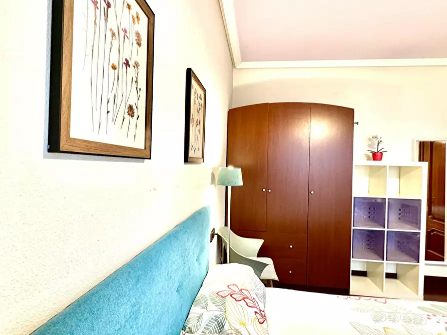 Immagine 9 di Camera in affitto  in Uribitarte kalea a Bilbao