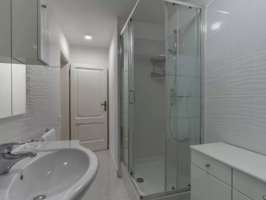 Immagine 10 di Camera in affitto  in Viale dei Cadorna a Firenze