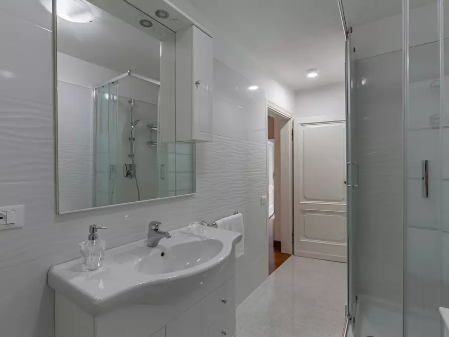 Immagine 8 di Camera in affitto  in Viale dei Cadorna a Firenze