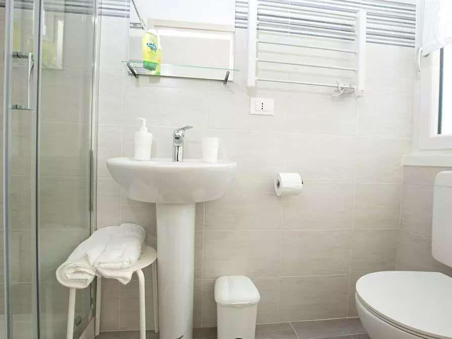 Immagine 4 di Appartamento in affitto  in Viale Principe Amedeo a Rimini