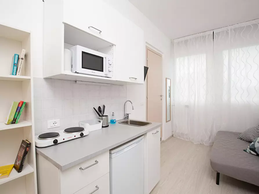 Immagine 2 di Appartamento in affitto  in Viale Principe Amedeo a Rimini