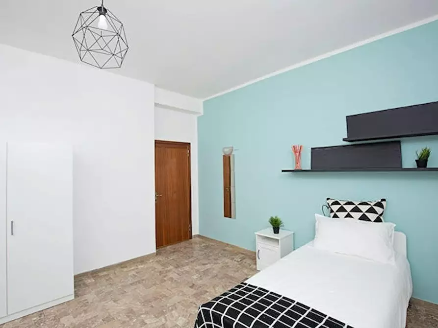 Immagine 4 di Camera in affitto  in Via Bastioni Settentrionali a Rimini