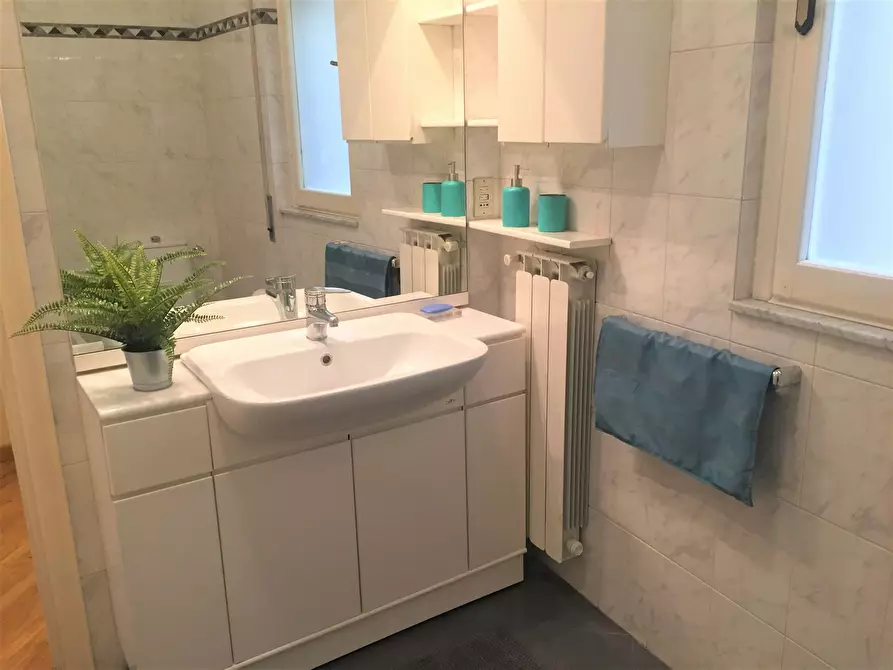 Immagine 6 di Camera in affitto  in Via Francesco Baracca a Firenze