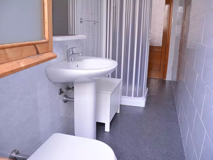 Immagine 3 di Camera in affitto  in Via Pola a Cagliari