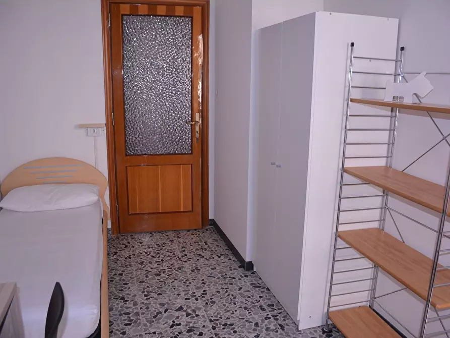 Immagine 2 di Camera in affitto  in Via Pola a Cagliari