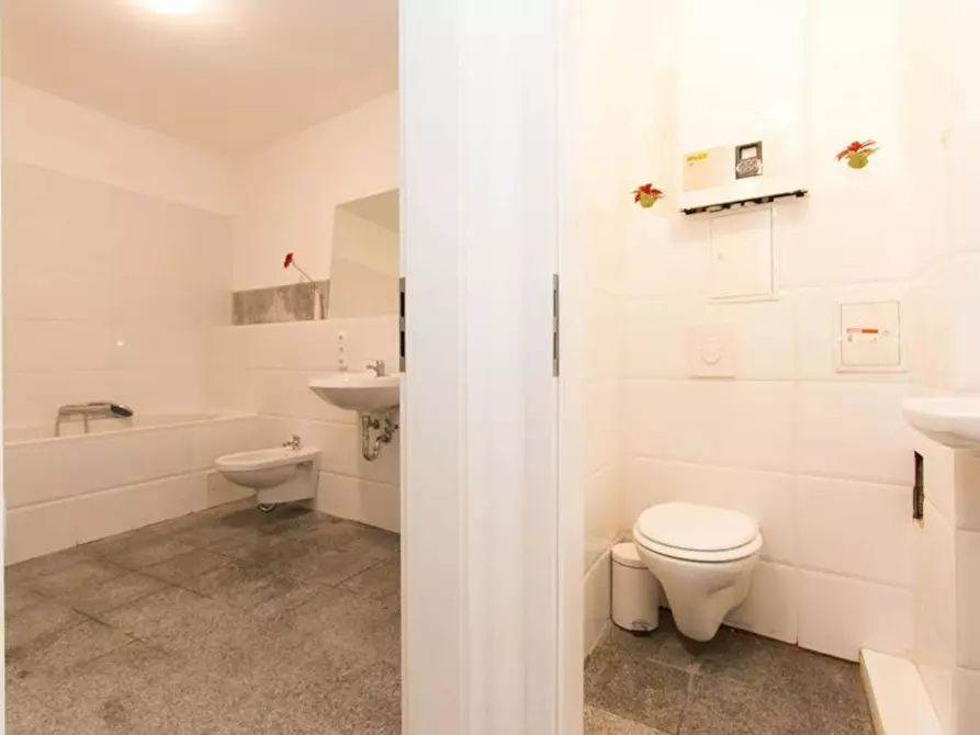 Immagine 8 di Camera condivisa in affitto  in Emdenzeile a Berlin