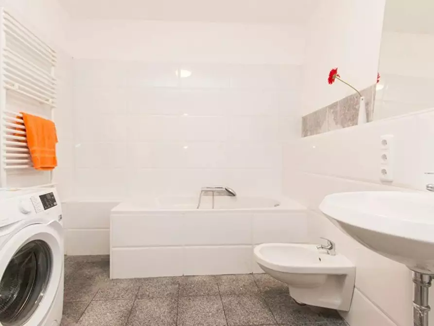 Immagine 9 di Camera condivisa in affitto  in Emdenzeile a Berlin