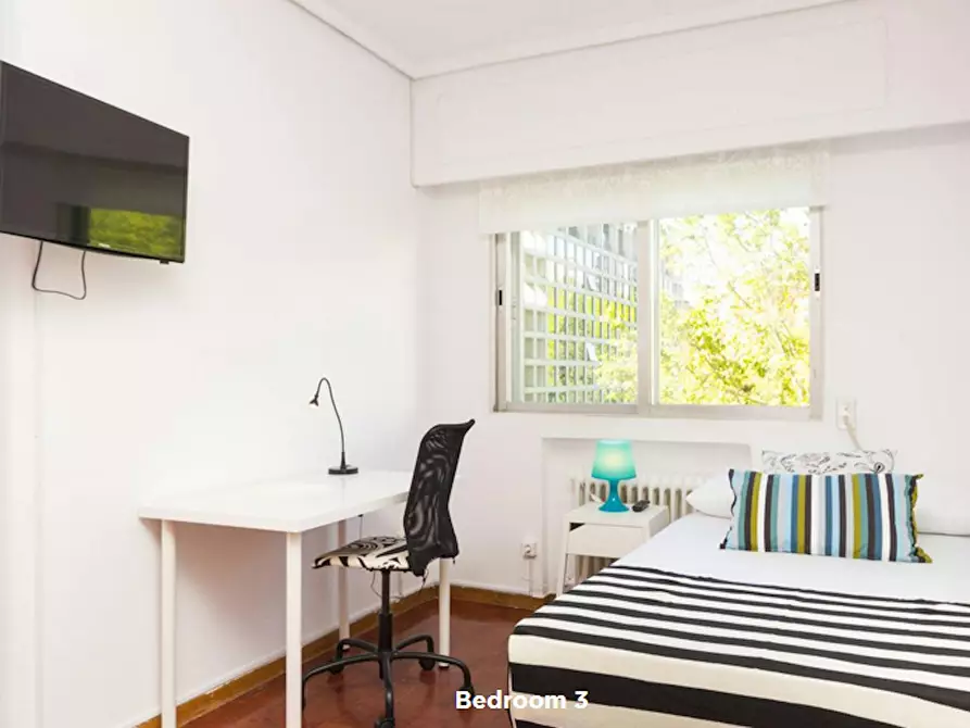 Immagine 1 di Camera in affitto  in Calle de Beatriz de Bobadilla a Madrid