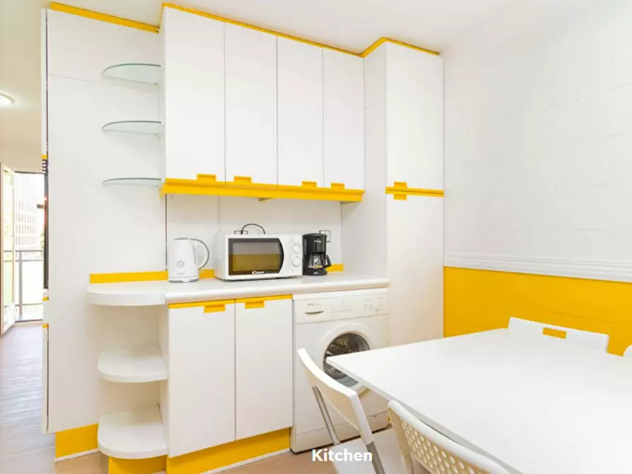 Immagine 7 di Camera in affitto  in Calle de Beatriz de Bobadilla a Madrid