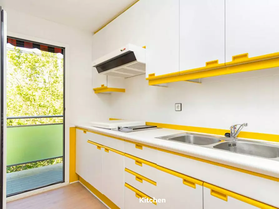 Immagine 5 di Camera in affitto  in Calle de Beatriz de Bobadilla a Madrid