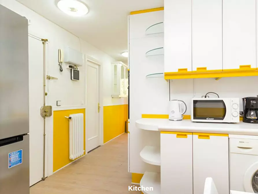 Immagine 6 di Camera in affitto  in Calle de Beatriz de Bobadilla a Madrid