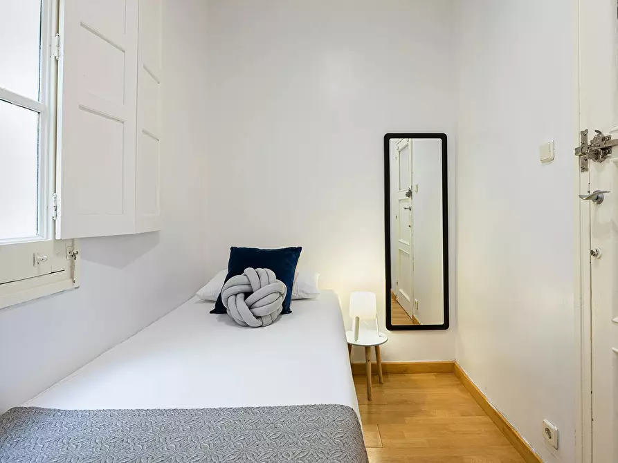 Immagine 2 di Camera in affitto  in Calle Duque de Sesto a Madrid