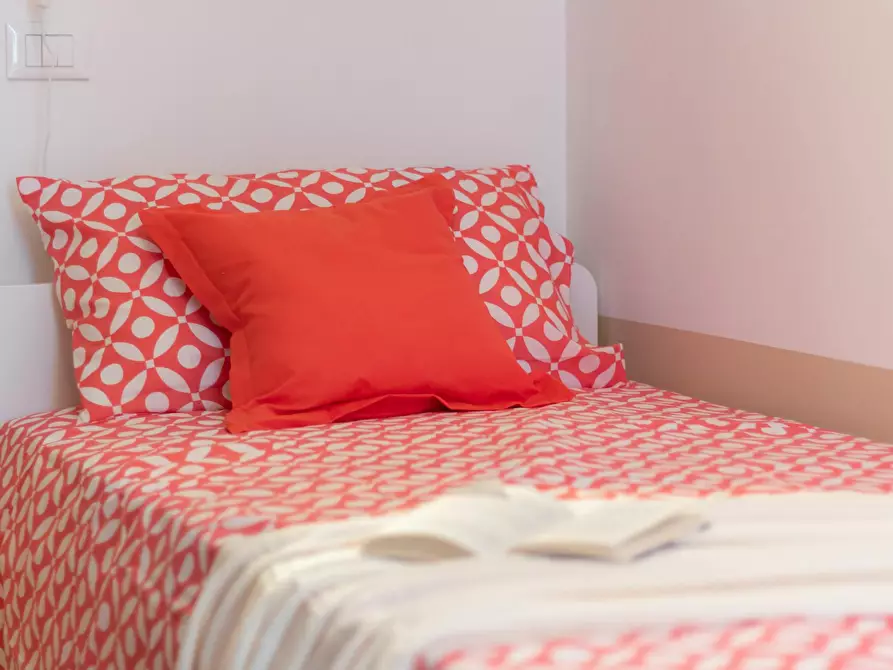 Immagine 2 di Camera in affitto  in Via Principi d'Acaja a Torino