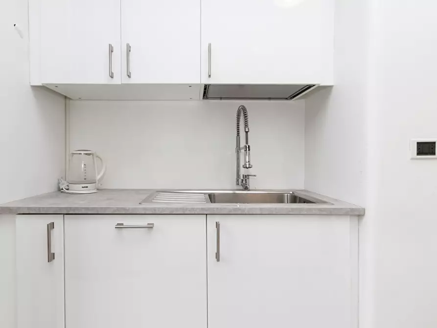 Immagine 10 di Camera in affitto  in Viale Regina Giovanna a Milano