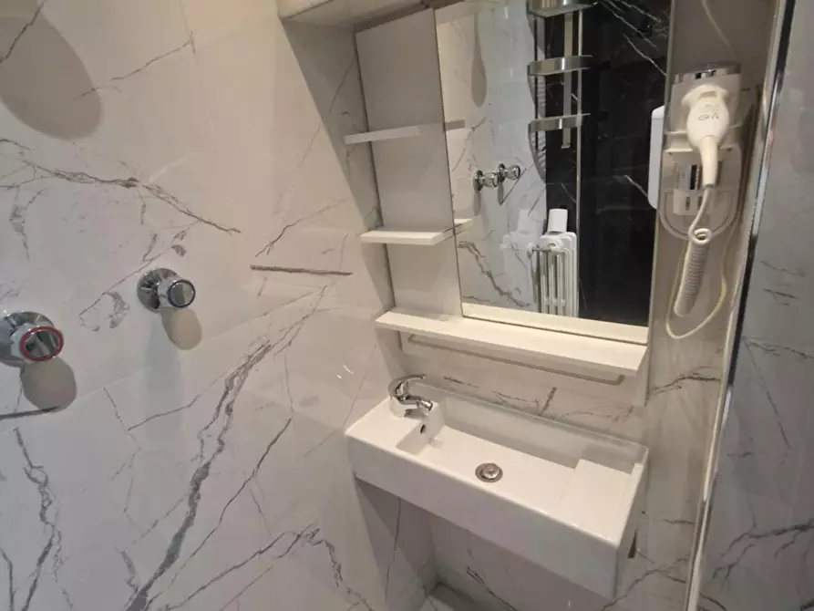 Immagine 9 di Camera condivisa in affitto  in Via dei Serragli a Firenze