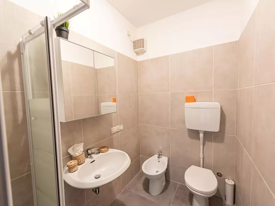 Immagine 9 di Camera in affitto  in Via della Rosta a Udine