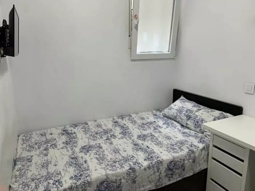 Immagine 4 di Camera in affitto  in Calle de Benito Gutiérrez a Madrid