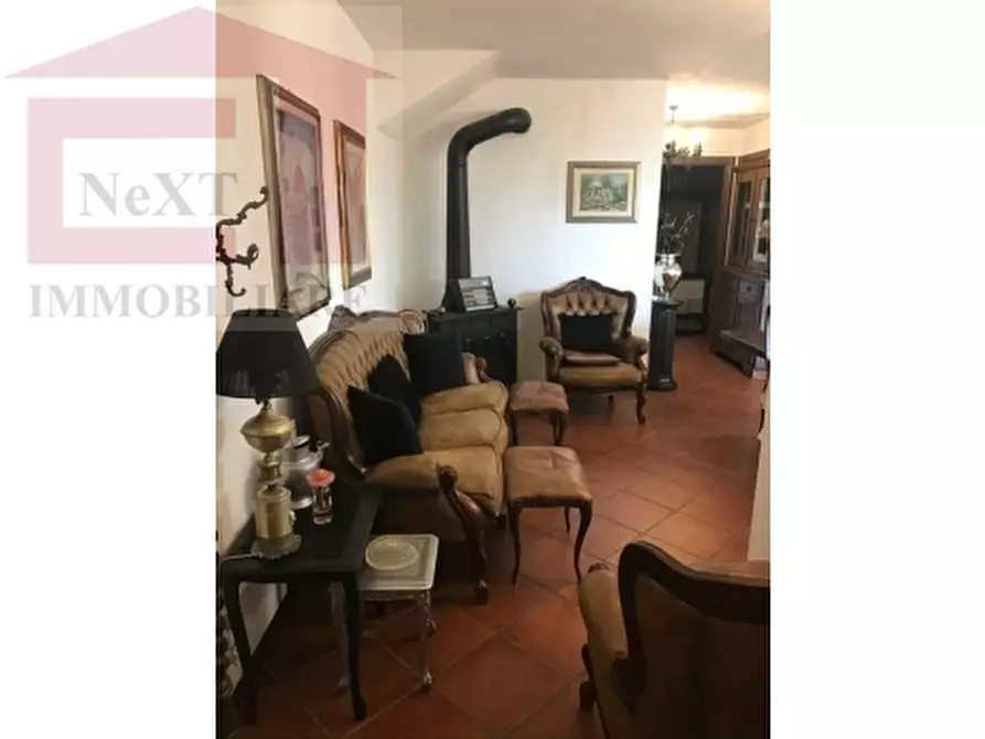 Immagine 2 di Villa in vendita  a Reggello