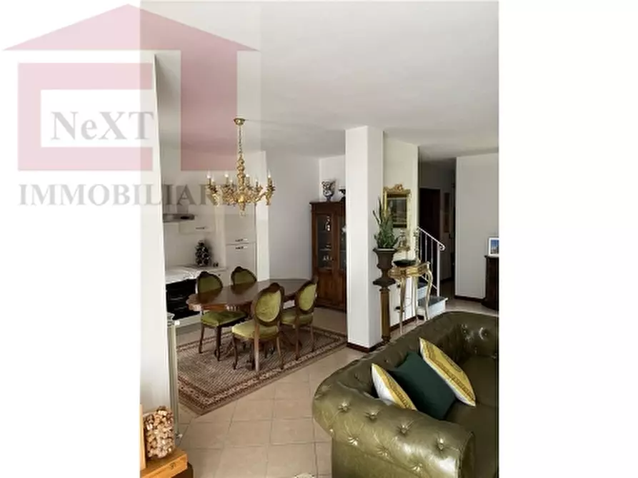 Immagine 3 di Villa in vendita  a Reggello