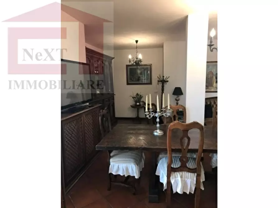 Immagine 8 di Villa in vendita  a Reggello