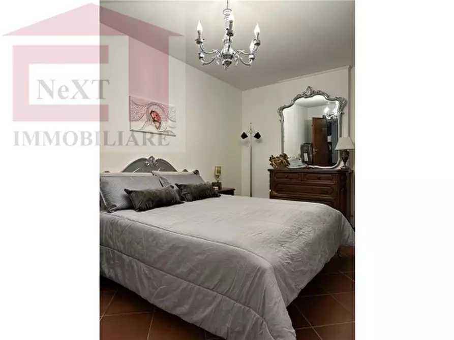 Immagine 10 di Villa in vendita  a Reggello