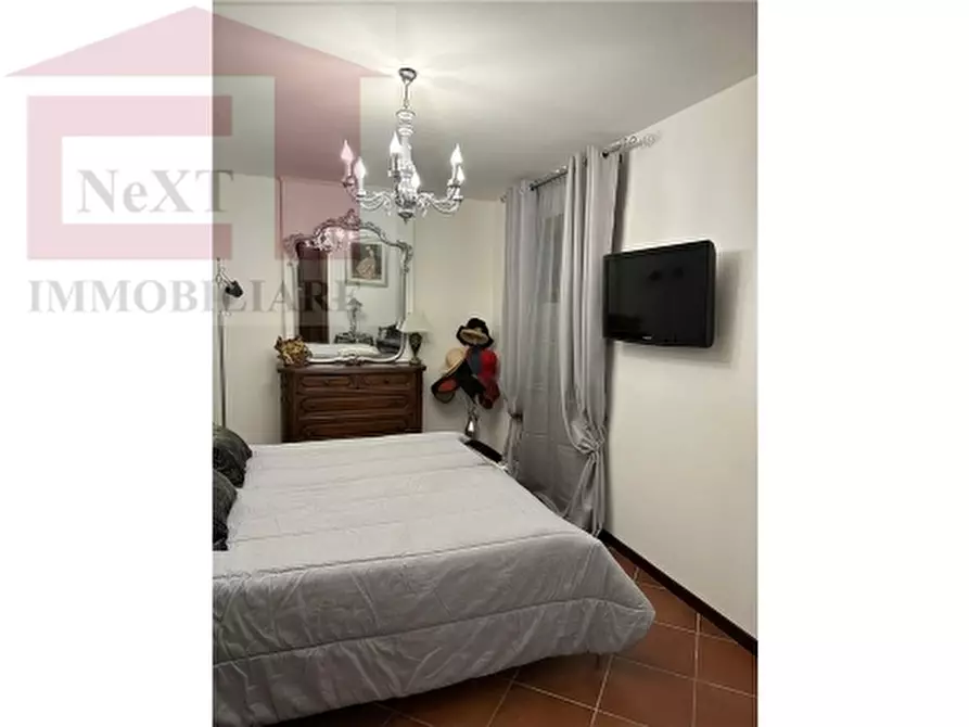 Immagine 12 di Villa in vendita  a Reggello