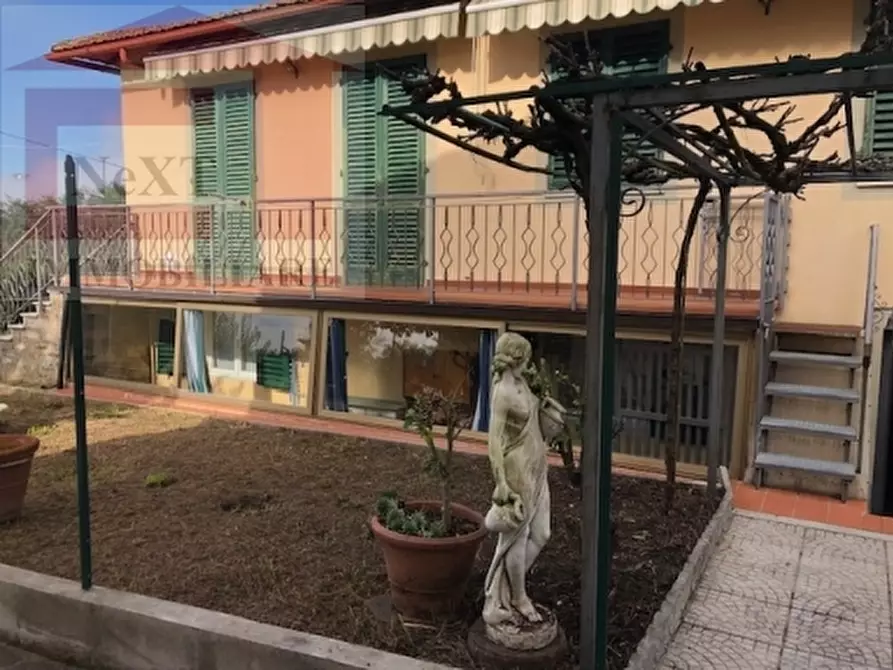 Immagine 1 di Villa in vendita  a Rignano Sull'arno