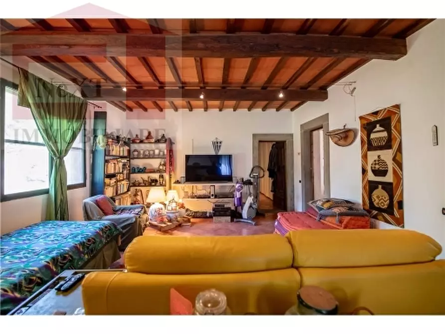 Immagine 7 di Rustico / casale in vendita  a Reggello