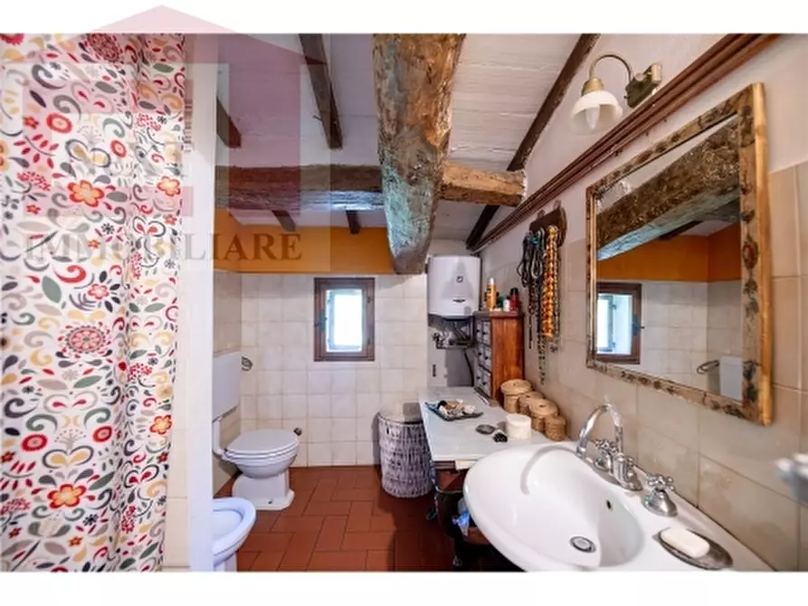 Immagine 48 di Rustico / casale in vendita  a Reggello