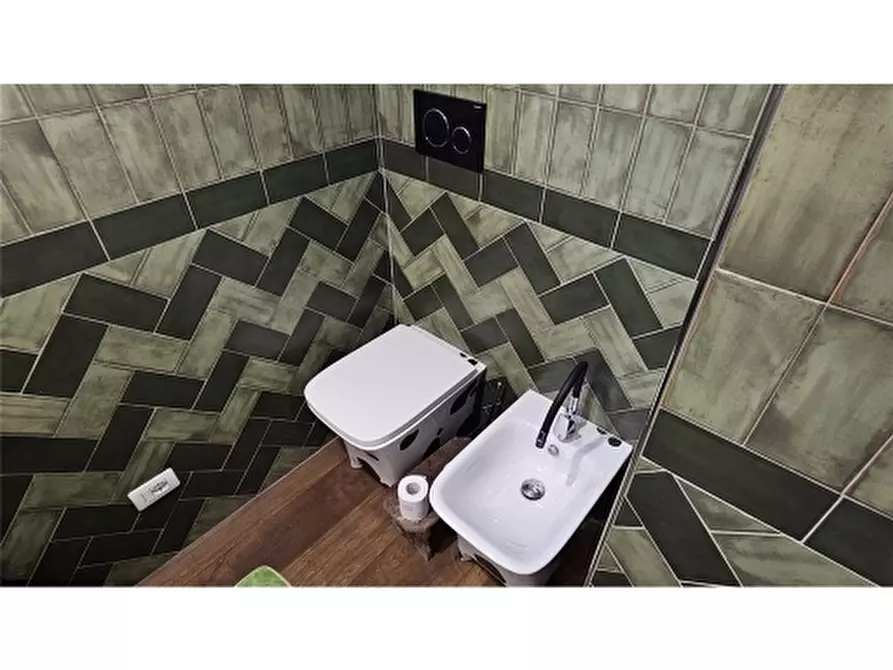 Immagine 17 di Appartamento in vendita  a Firenze