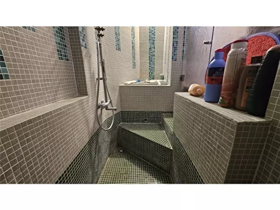 Immagine 20 di Appartamento in vendita  a Firenze