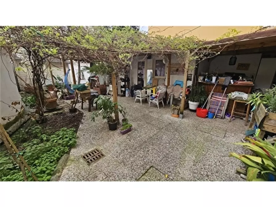 Immagine 31 di Appartamento in vendita  a Firenze