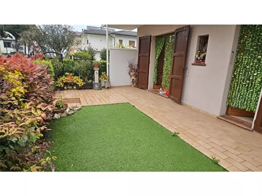 Immagine 1 di Appartamento in vendita  a Ravenna