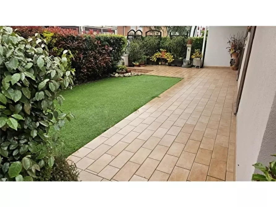 Immagine 4 di Appartamento in vendita  a Ravenna