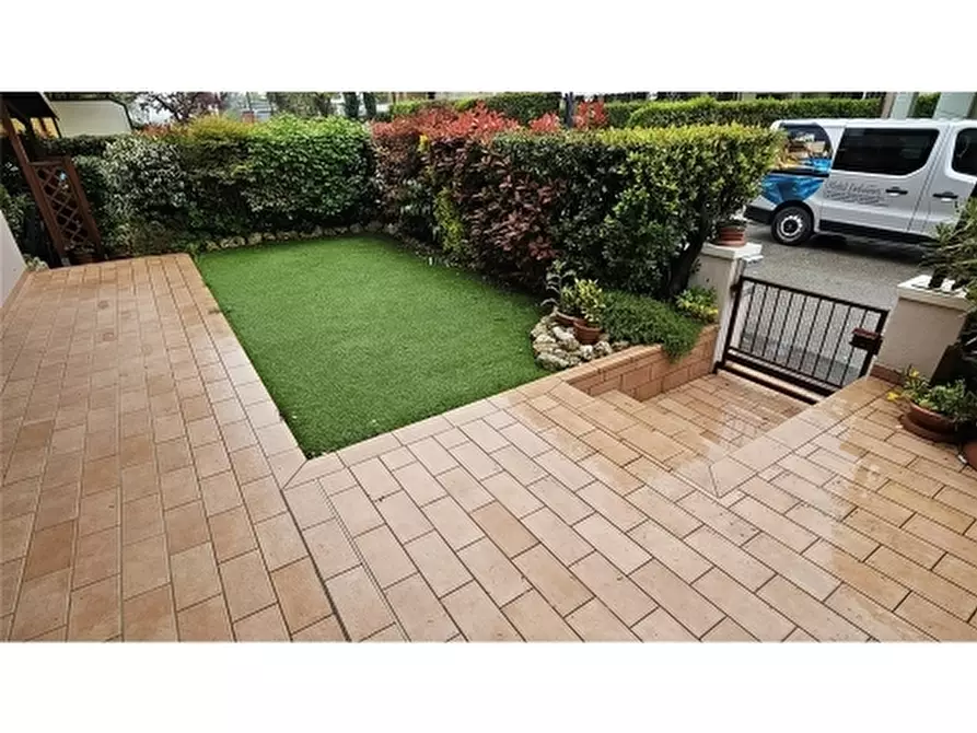 Immagine 6 di Appartamento in vendita  a Ravenna