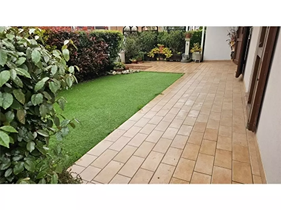 Immagine 7 di Appartamento in vendita  a Ravenna